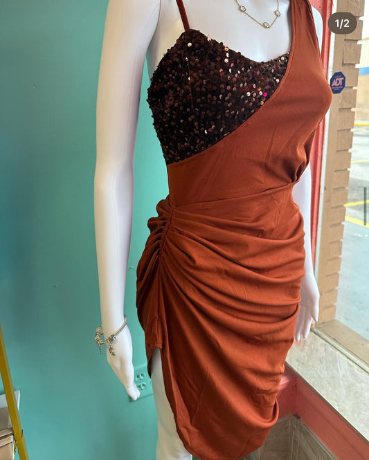 Vestido Asimétrico con Lentejuelas